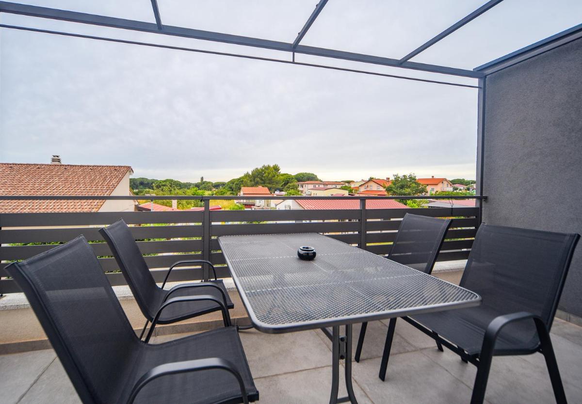 Apartments LAURA - Housity