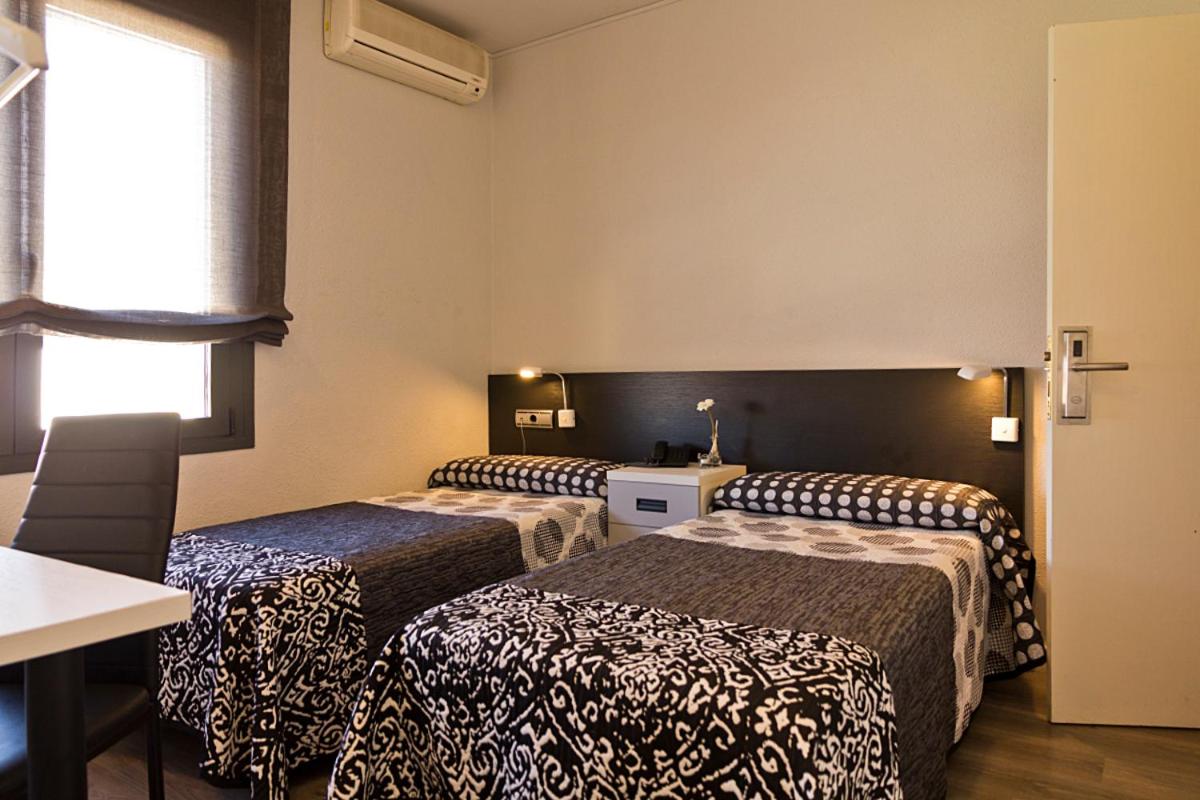 Hostal Plaza - Housity