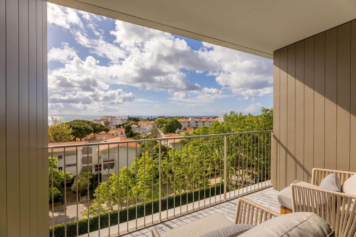 Uma varanda ou terraço em Legacy Hotel Cascais, Curio Collection By Hilton
