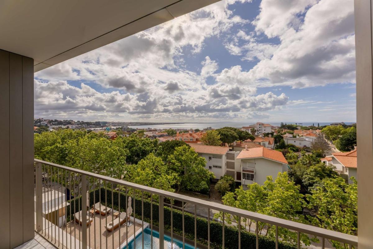 Uma varanda ou terraço em Legacy Hotel Cascais, Curio Collection By Hilton