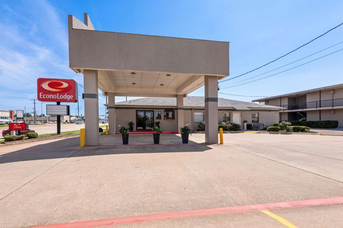 Econo Lodge Texarkana I-30 - Housity