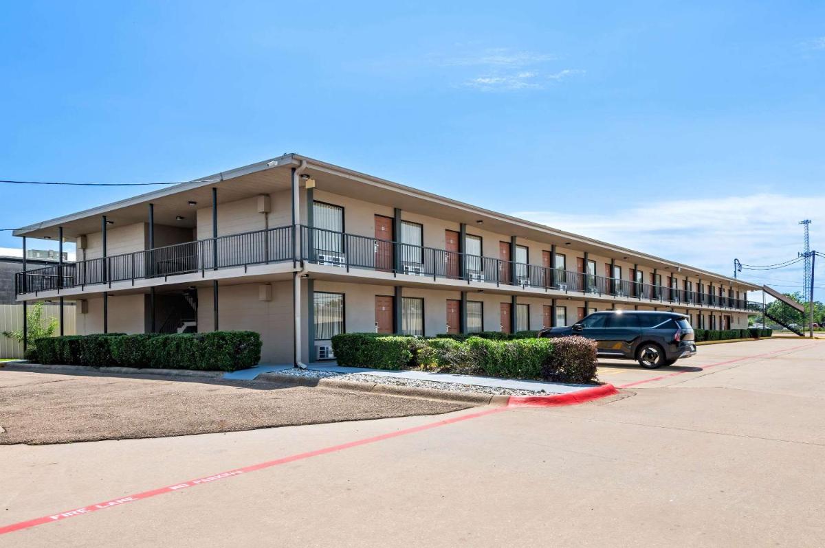 Econo Lodge Texarkana I-30 - Housity