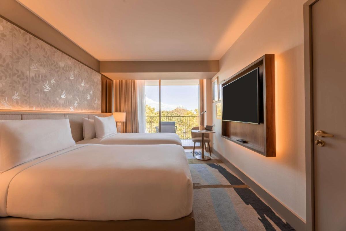 Uma cama ou camas num quarto em Legacy Hotel Cascais, Curio Collection By Hilton