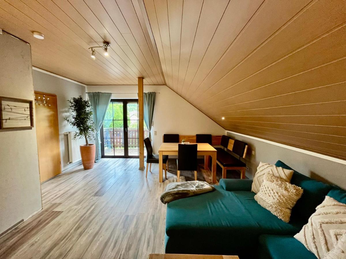 Balkon Zimmer - Apartment - Housity