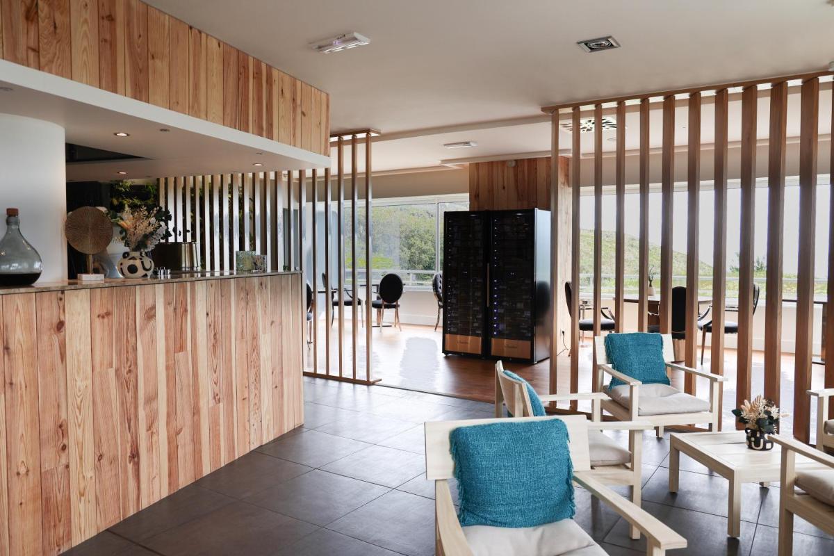 Coin salon dans l'établissement Hôtel & Spa Le Grand Large