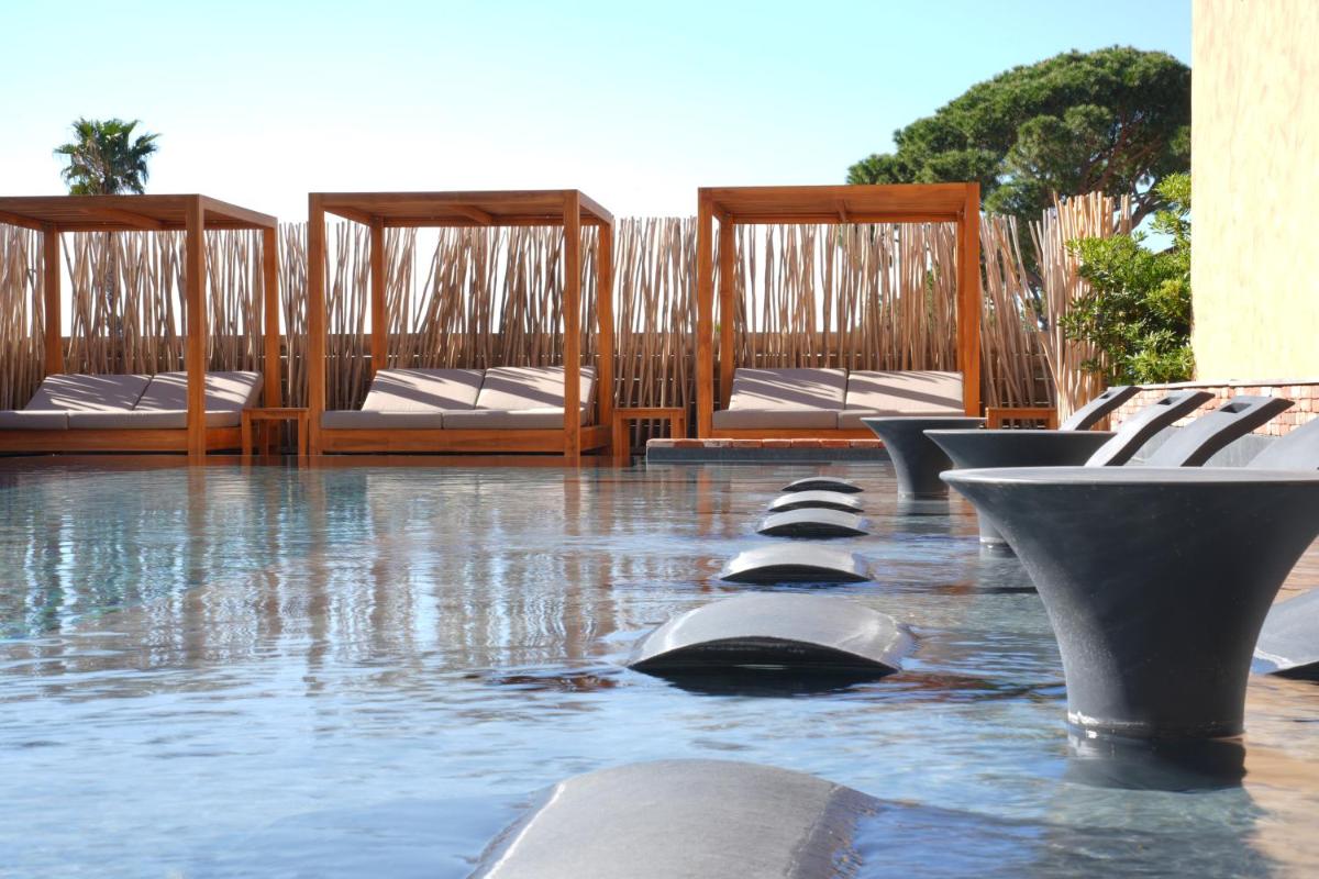Piscine de l'établissement Les Regalia Hôtel & Spa ou située à proximité