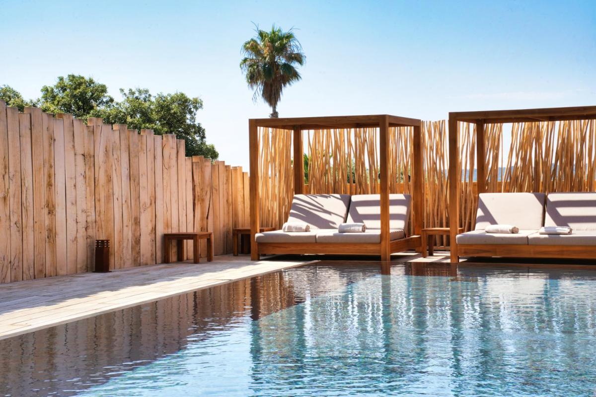Piscine de l'établissement Les Regalia Hôtel & Spa ou située à proximité