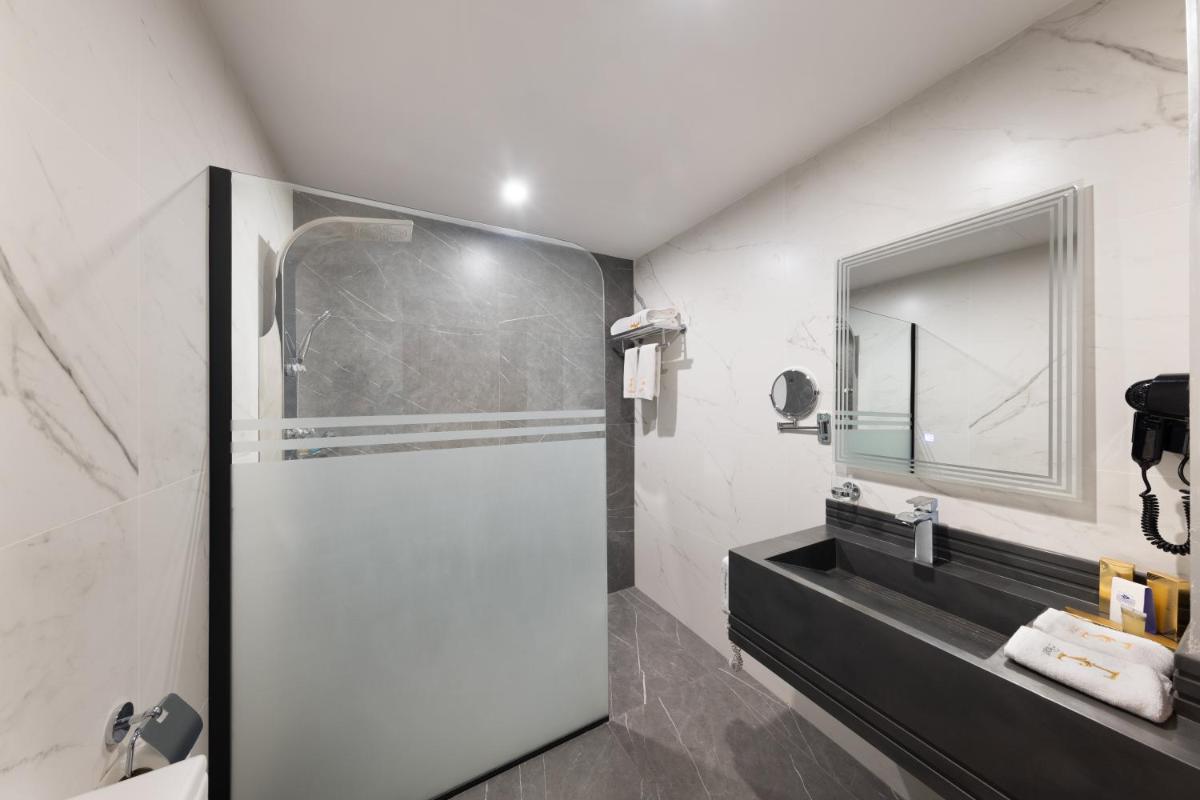 E Hotel - Hizvo