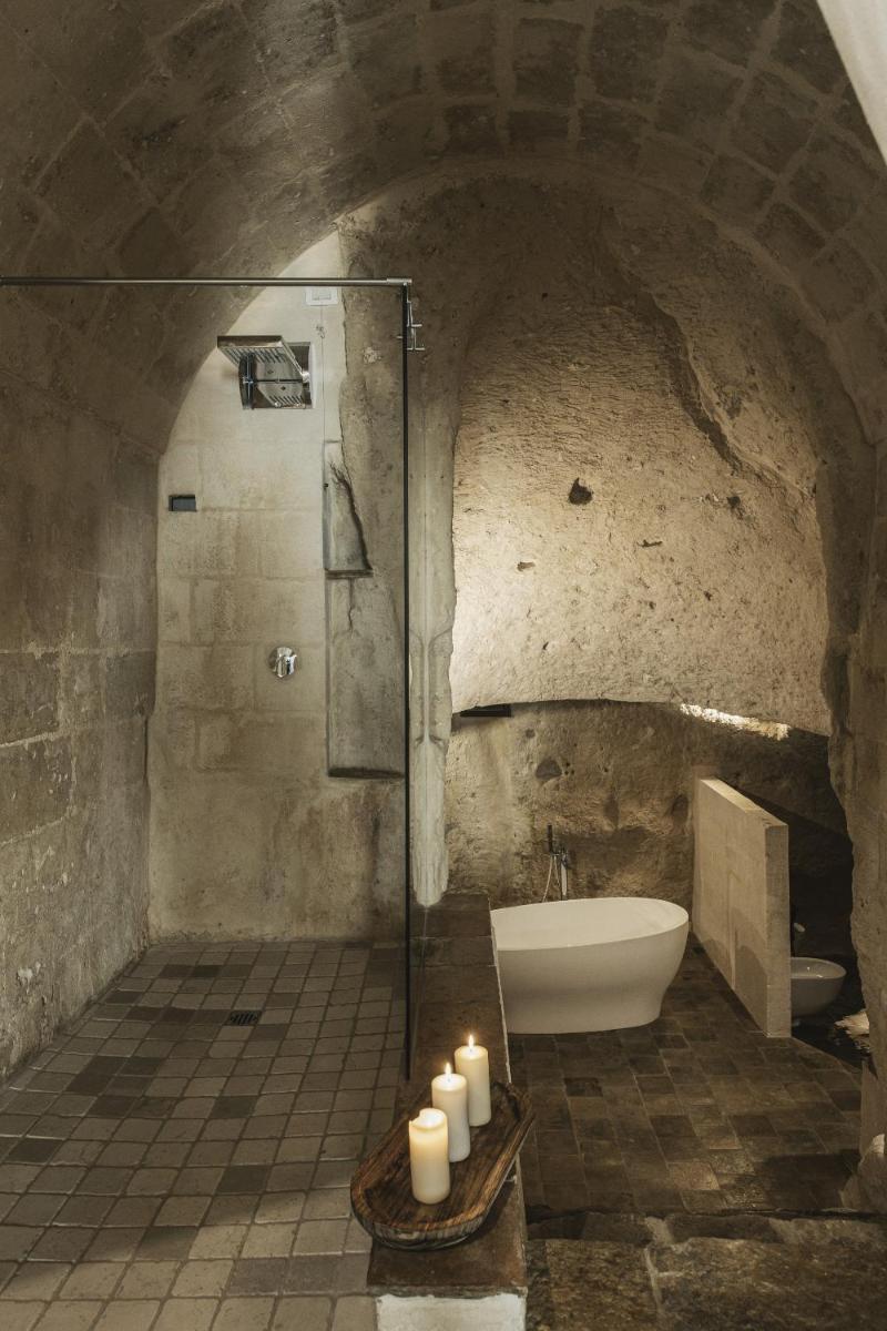 Aque cave - Housity