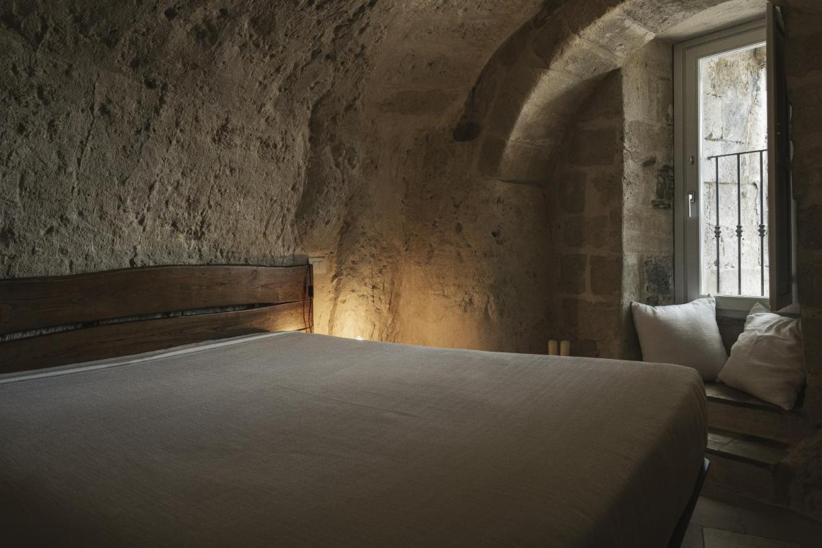 Aque cave - Housity