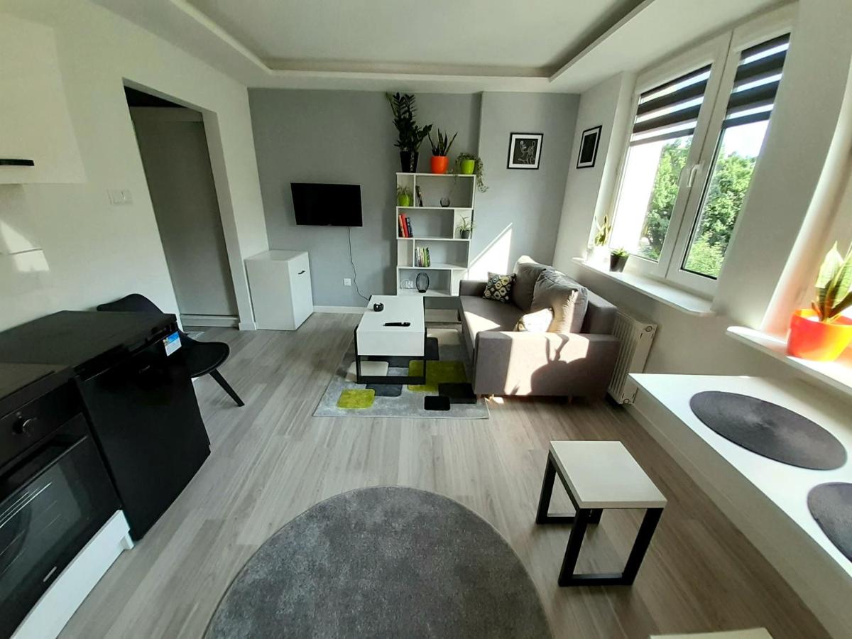 Black&White Apartment - Housity