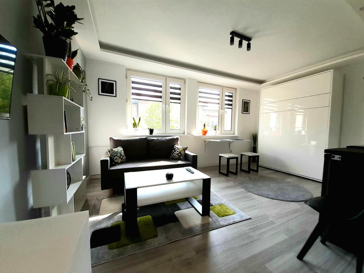 Black&White Apartment - Housity
