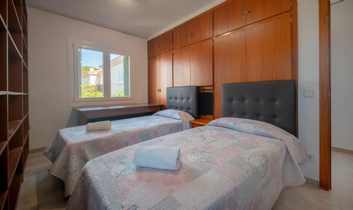 R153 - Espaciosa Villa con Piscina Privada en Coma - Housity