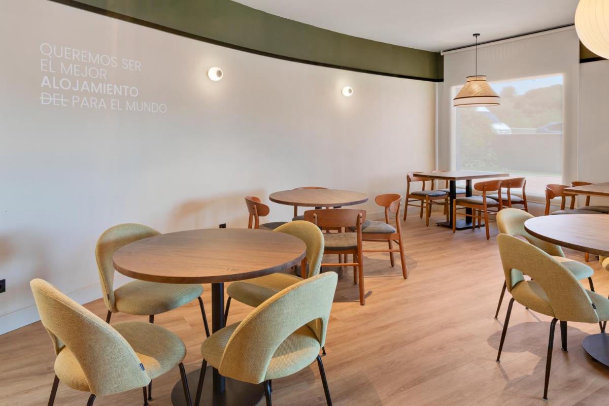 B&B HOTEL Barcelona Granollers - Housity