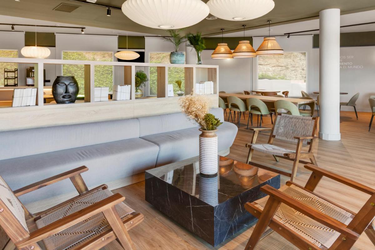 B&B HOTEL Barcelona Granollers - Housity