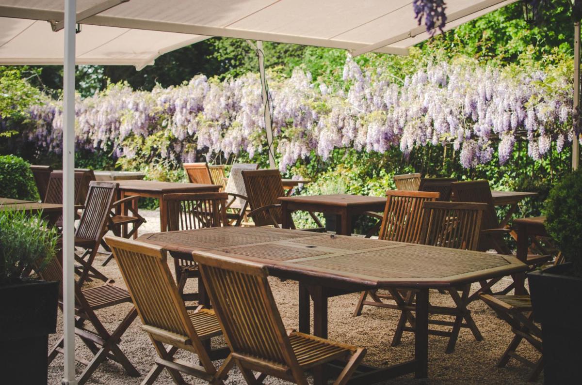 Jardin de l'établissement Hotel Logis - Chateau de Beauregard