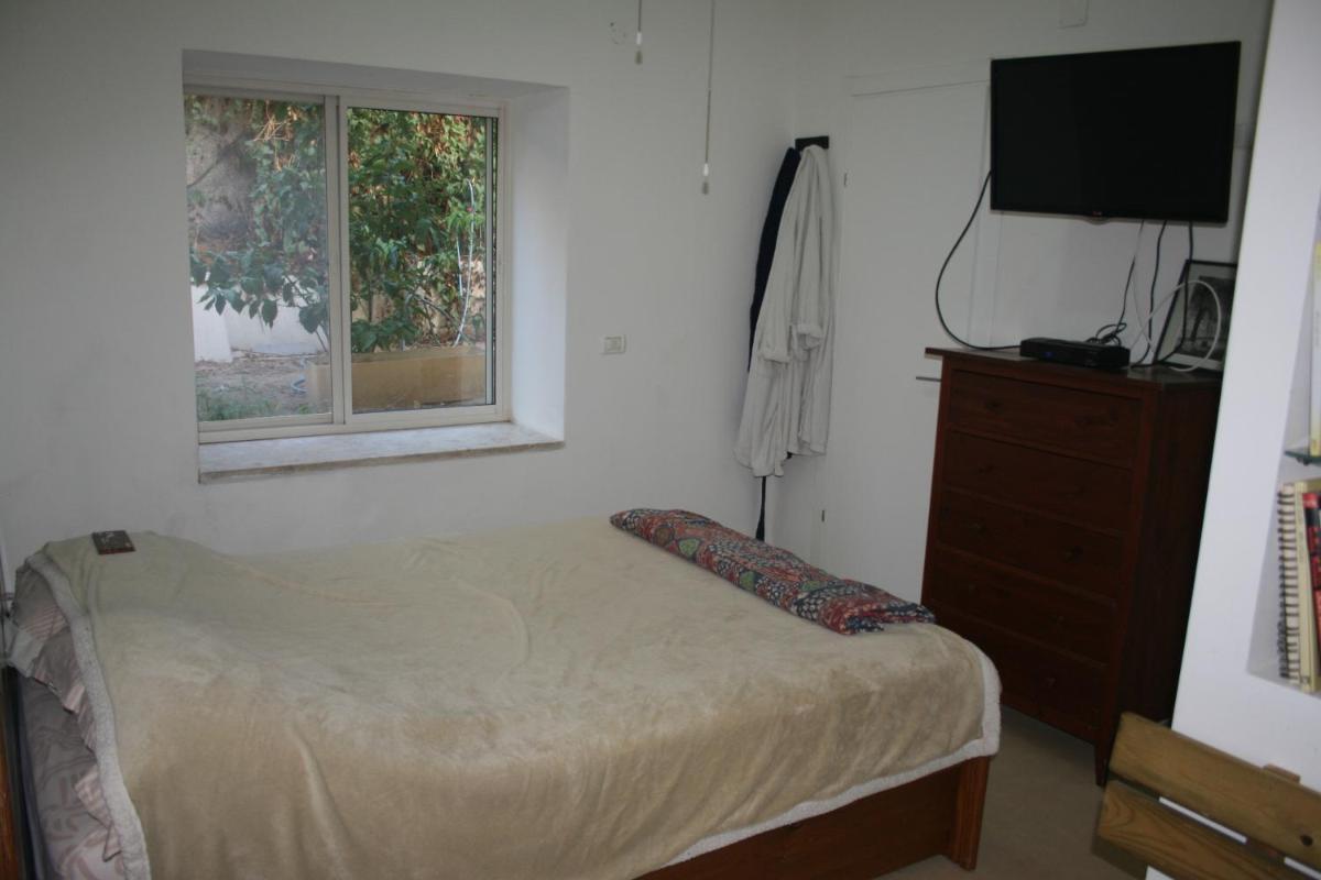 Wonderful Garden Apartment - Housity
