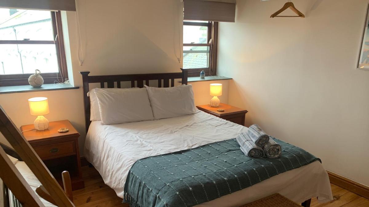 Sail Loft Lookout - Modern Harbourside Apartment with Character Features - 101 - Hizvo