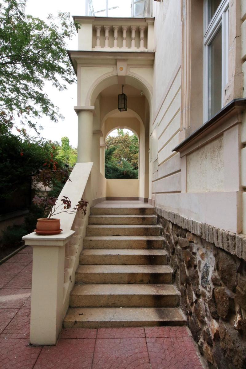 Historic Villa Apartments - Housity