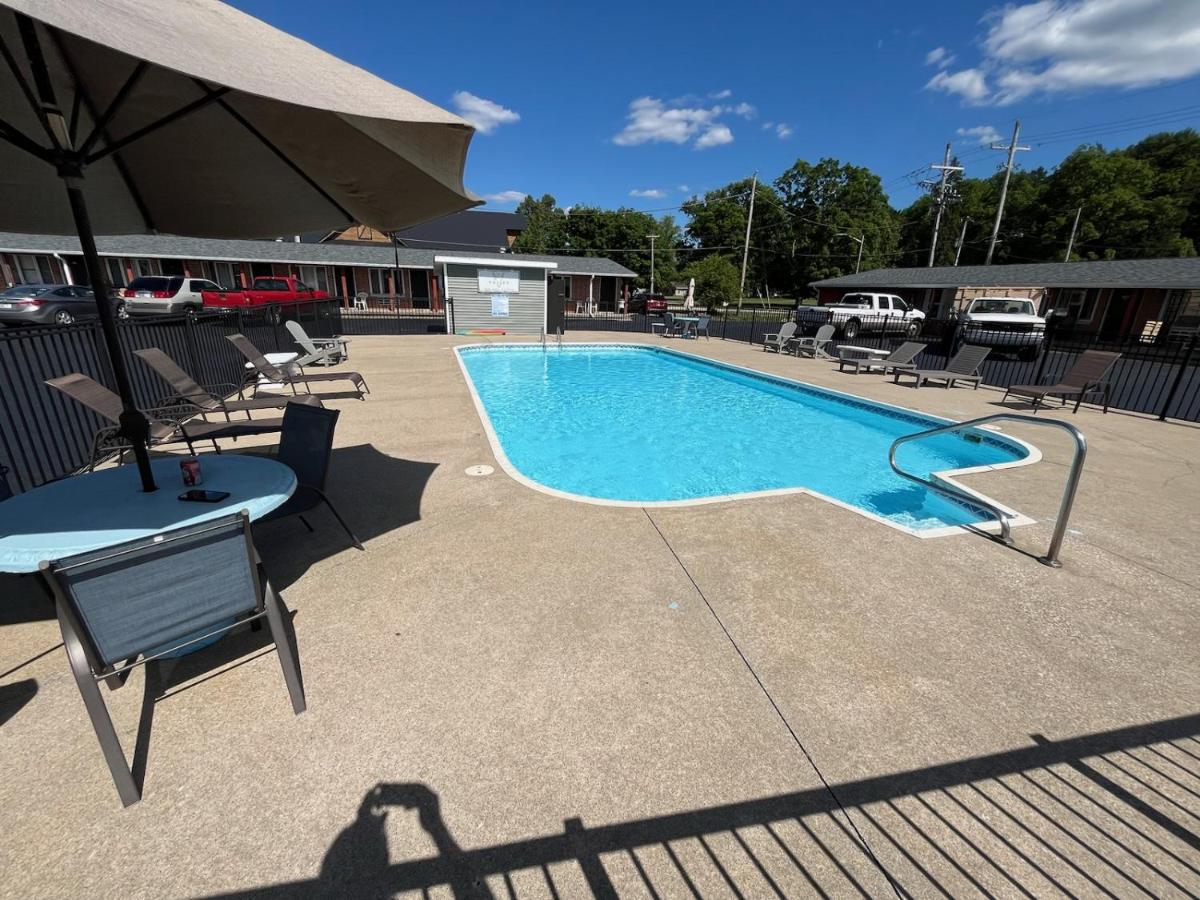 Valley Inn and Suites - Housity