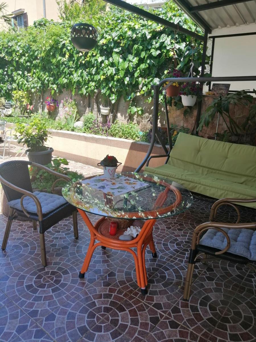 Little garden house - Housity