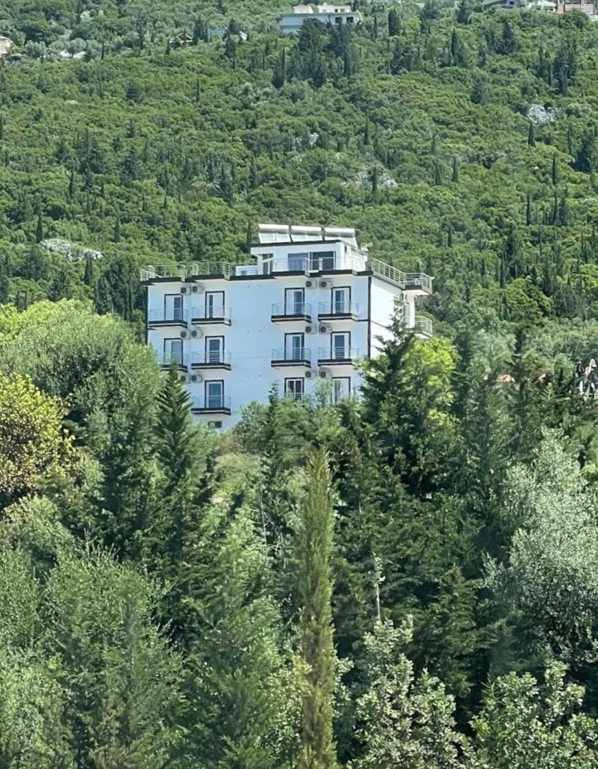 Season Inn - Housity