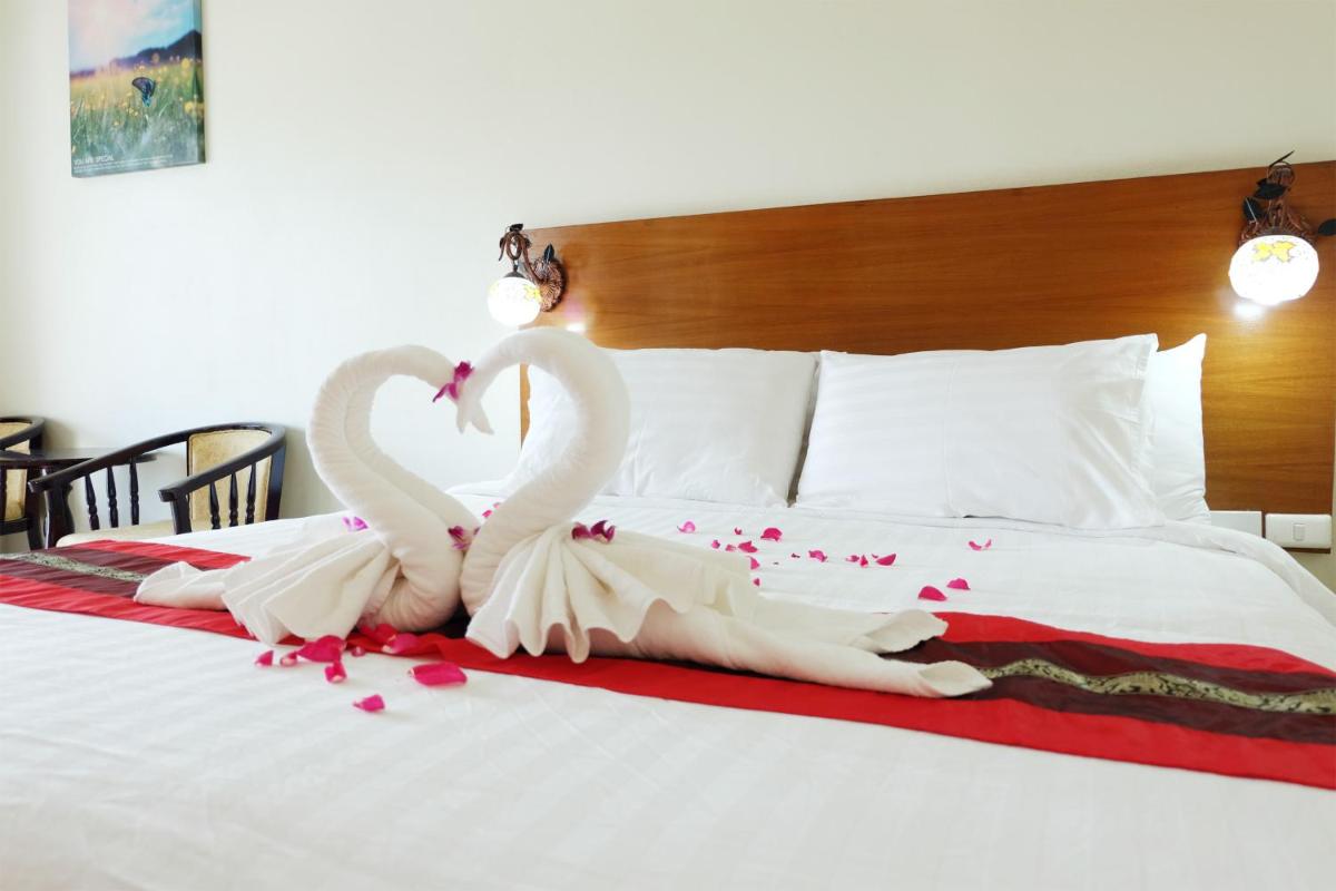 Chaophayathara Riverside Hotel - Housity