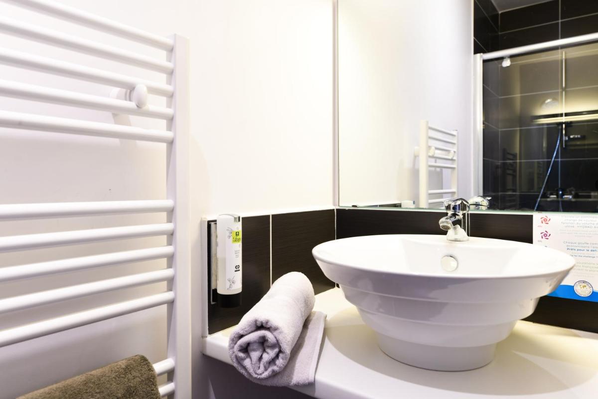 Logis Hôtel & Restaurant La Villa Bleue - Housity