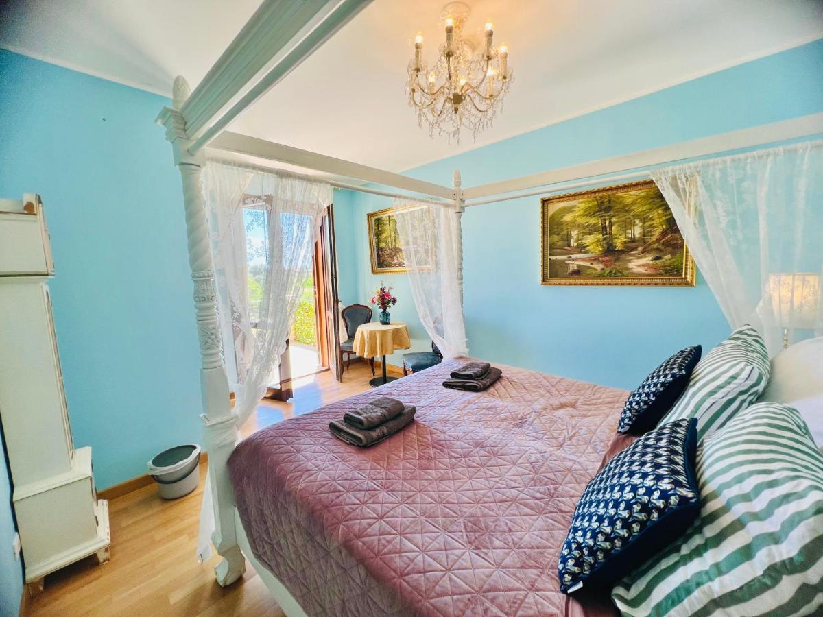 Esmaraldas House of Love - Housity
