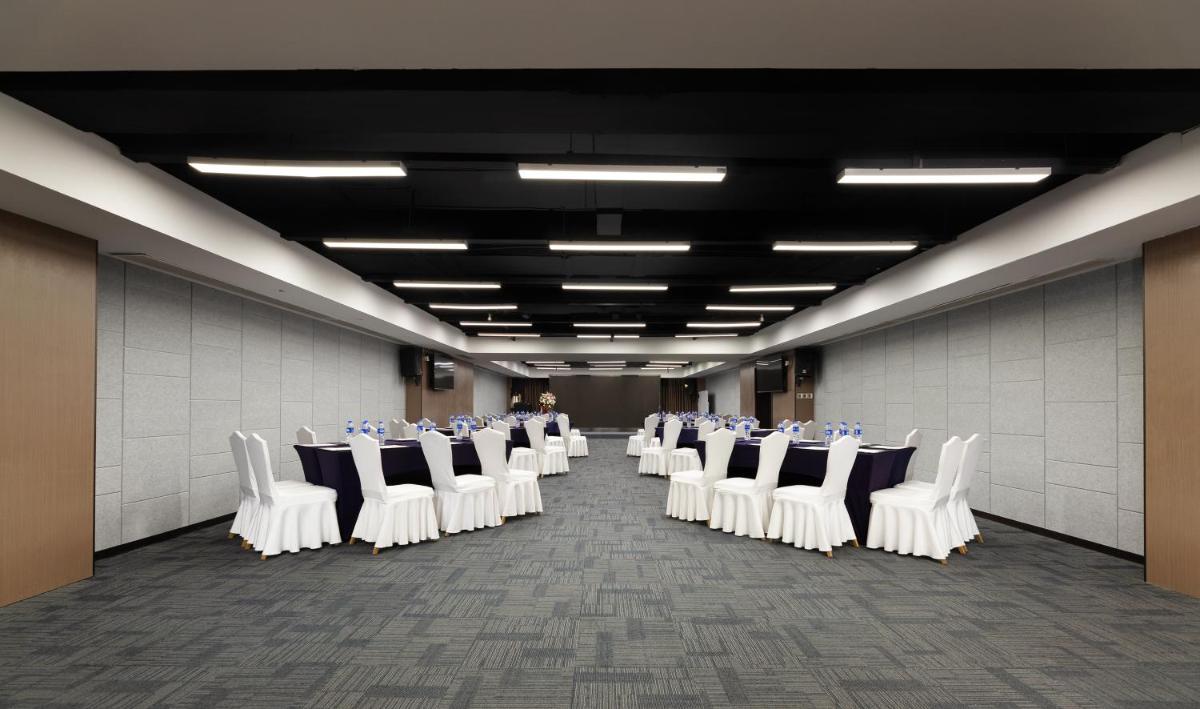 Holiday Inn Express Chengdu Wuhou, an IHG Hotel - Housity
