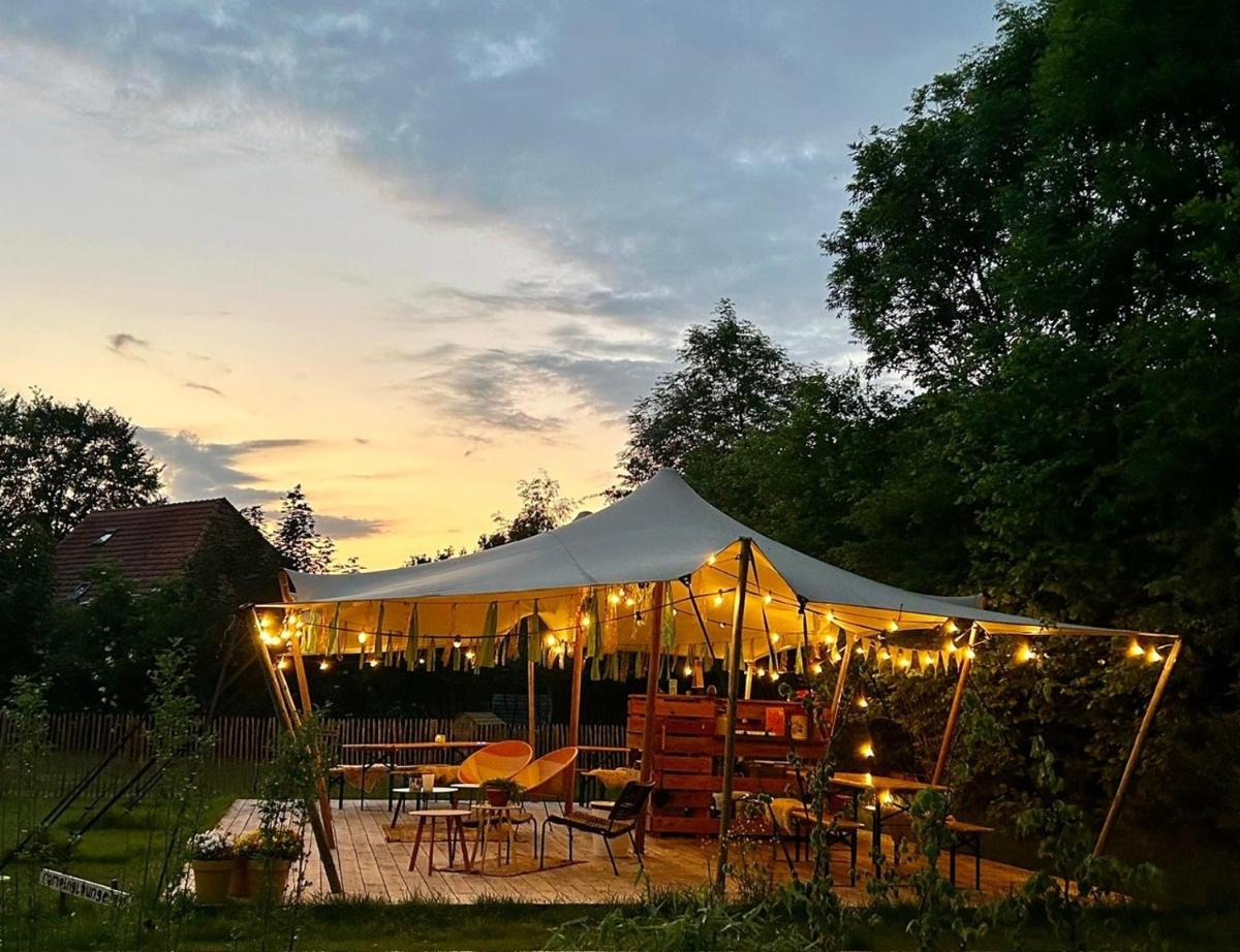 Ingerichte Boho, Indian of Tropical Bell Tent met alpaca's - Housity