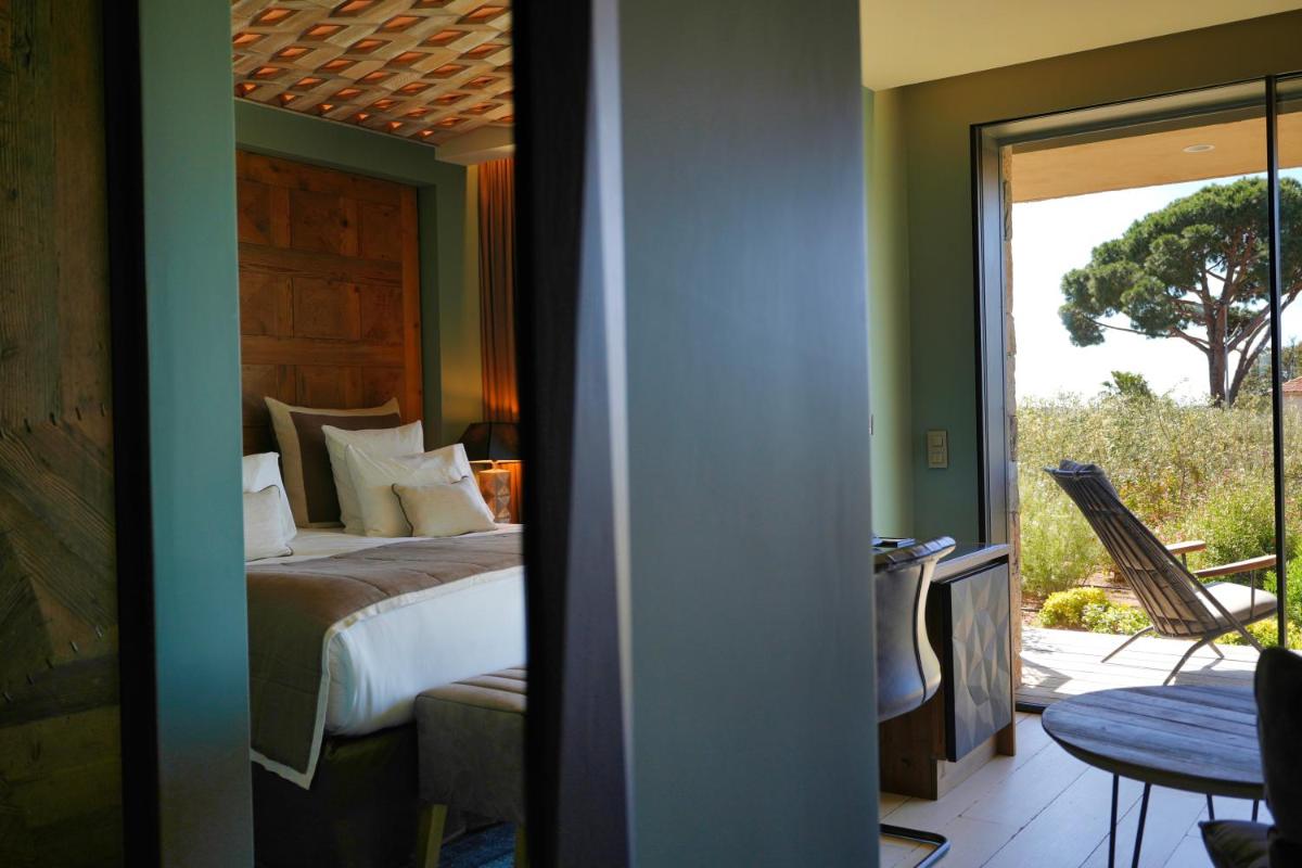 Un ou plusieurs lits dans un hébergement de l'établissement Les Regalia Hôtel & Spa