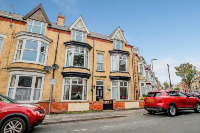 Guest Homes - Blackburn House - Housity
