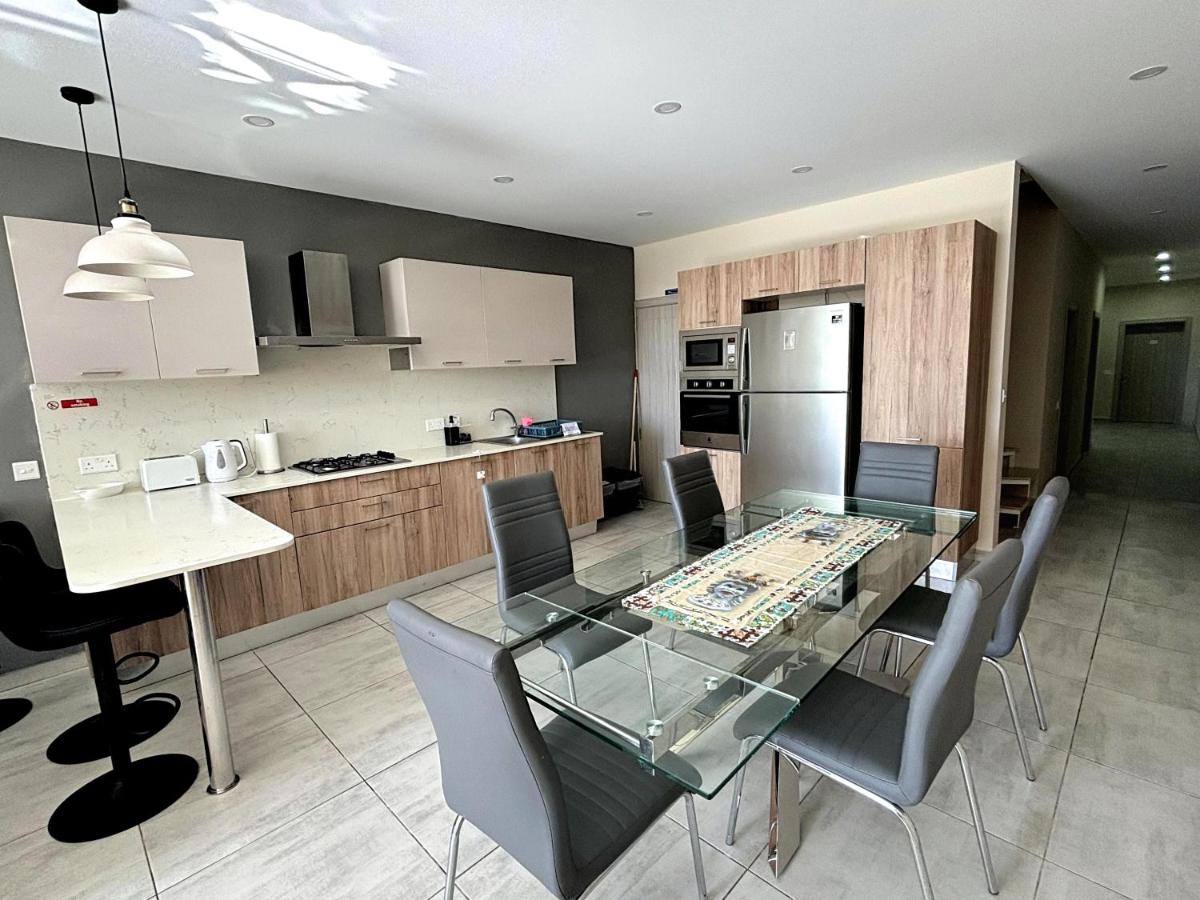All Nations Duplex with Pool - Housity