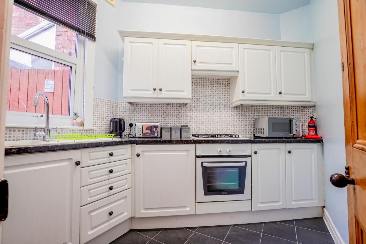 Guest Homes - Blackburn House - Housity