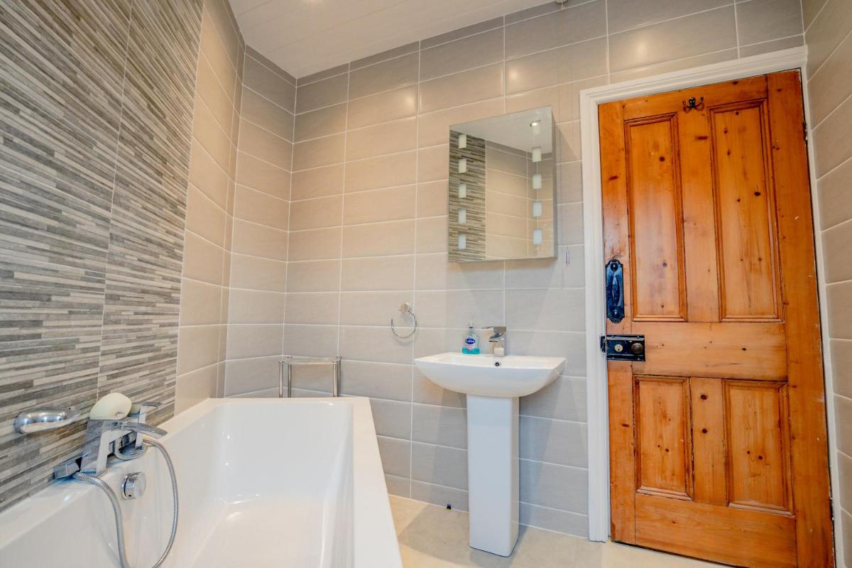 Guest Homes - Blackburn House - Housity