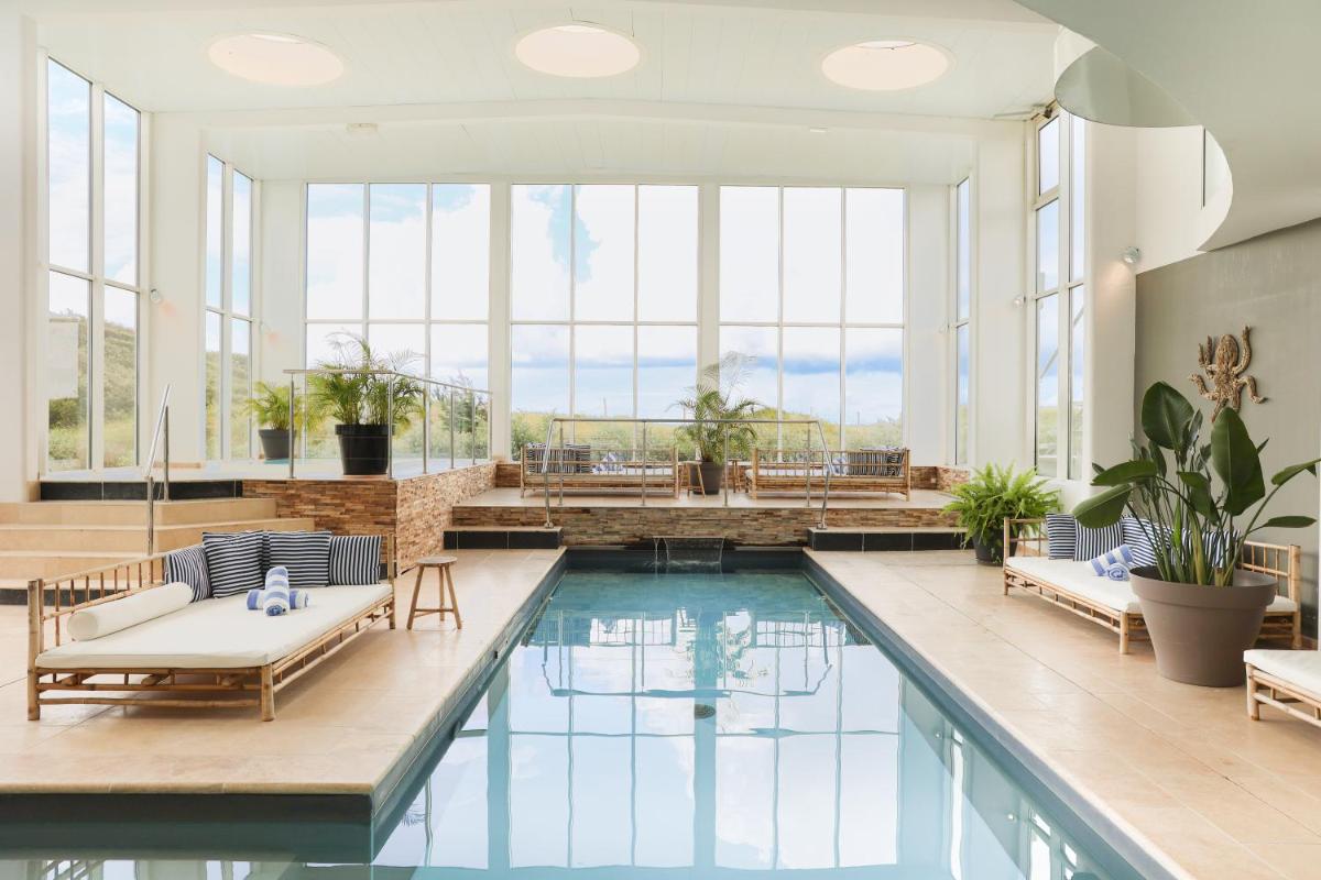 Piscine de l'établissement Hôtel & Spa Le Grand Large ou située à proximité