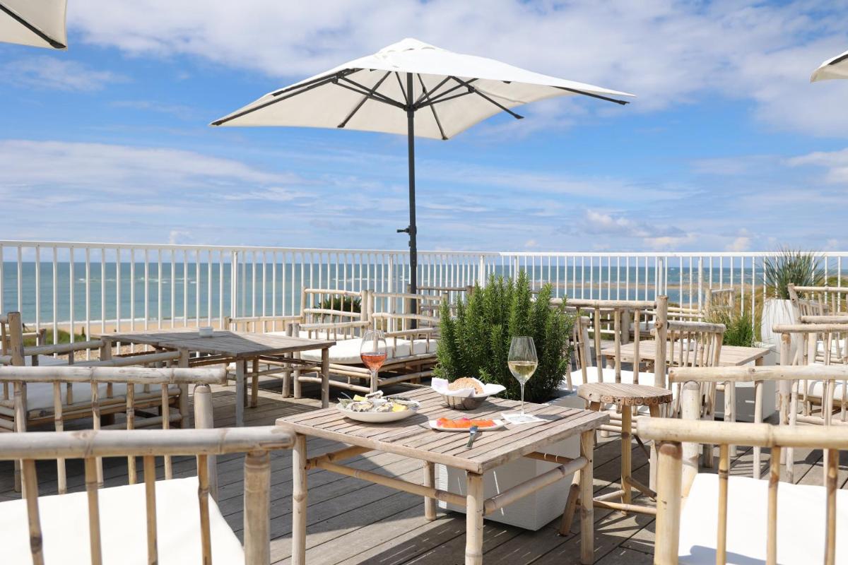 Vue générale sur la mer ou vue sur la mer prise depuis l'hôtel
