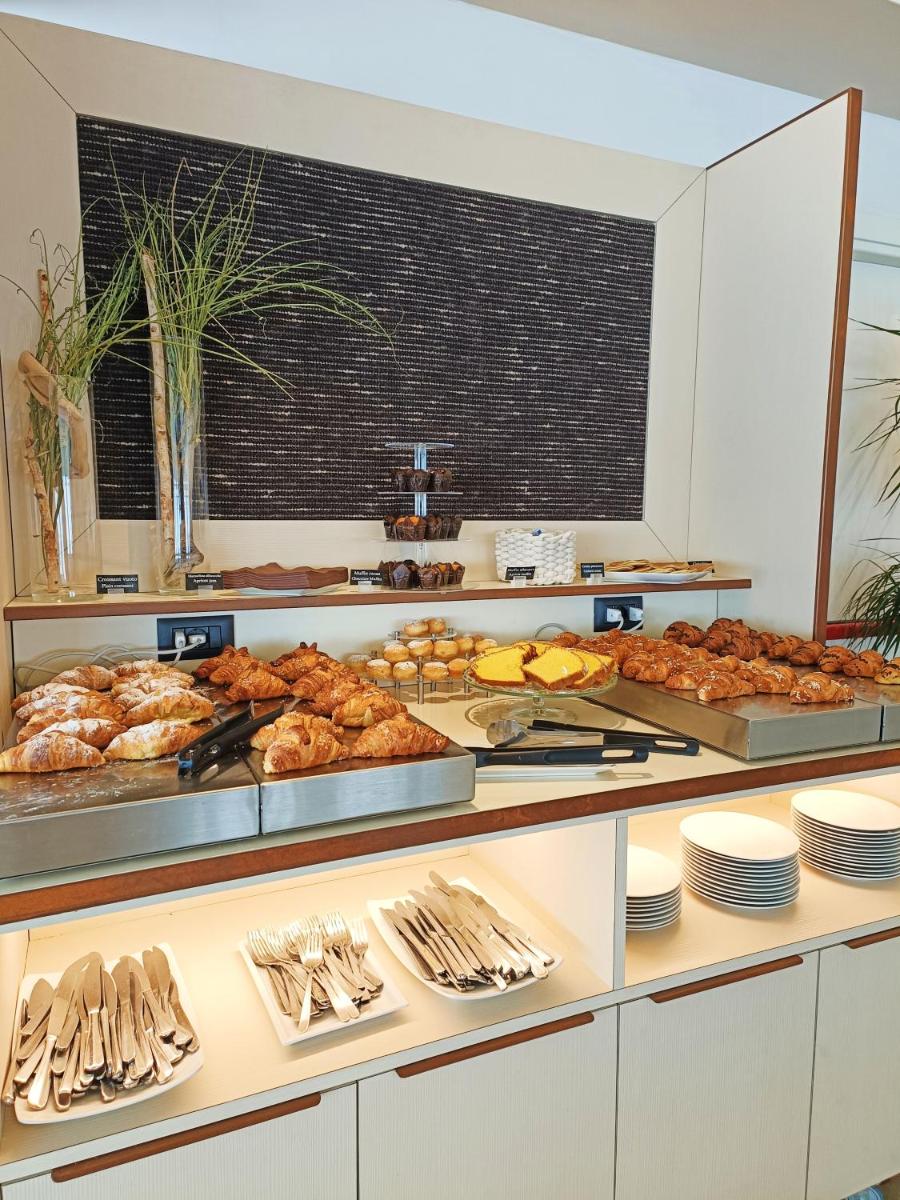 Hotel President - Housity
