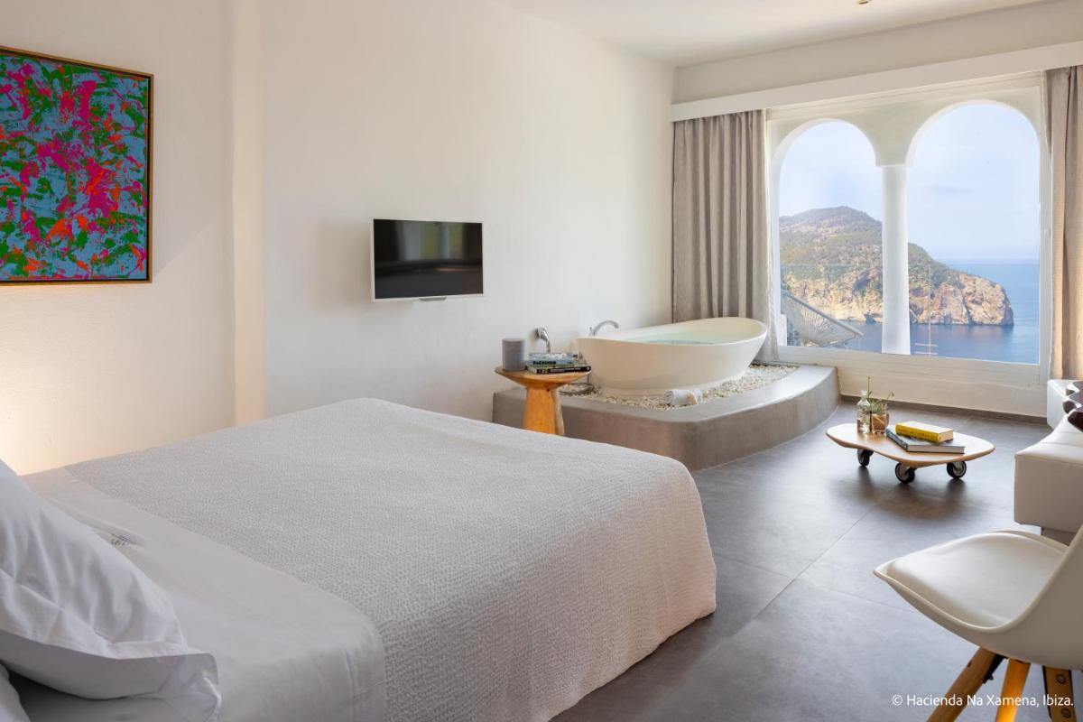 Cama o camas de una habitación en Hacienda Na Xamena, Ibiza