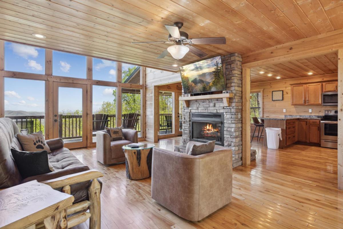 Amazing View Lodge, Your Ultimate 5-Bedroom Cabin Retreat in Sky Harbor Resort - Housity