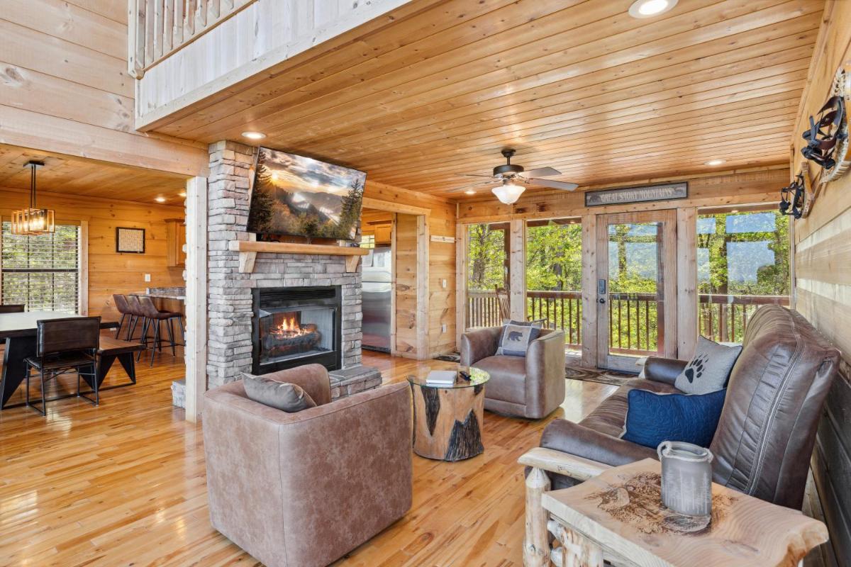 Amazing View Lodge, Your Ultimate 5-Bedroom Cabin Retreat in Sky Harbor Resort - Housity