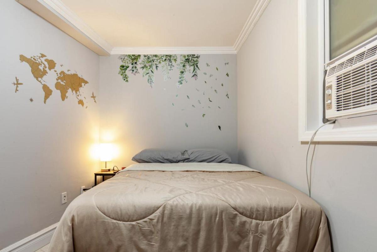Lovely Room at 3 bedroom Apt at the heart of East Village - Housity