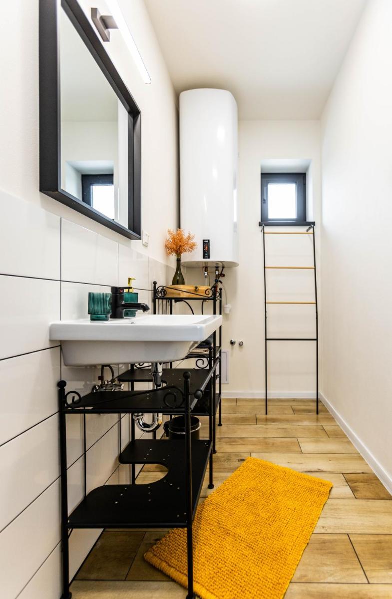 Stylish Apartment With Free Parking - Housity
