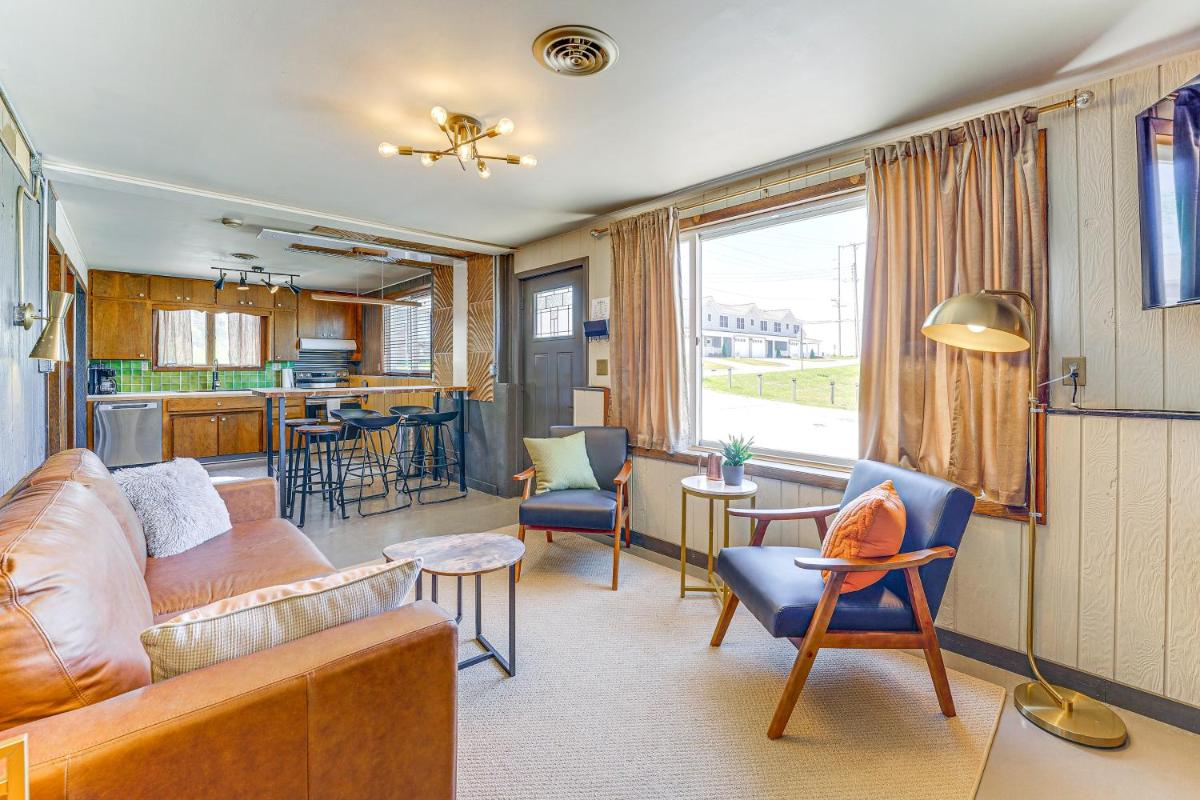 Waterfront Apt with Fire Pits 2 Mi to Stearns Park! - Housity