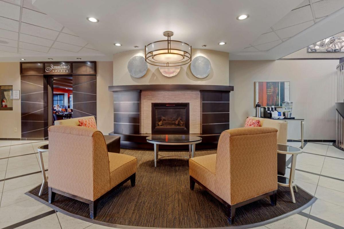 Best Western Premier Denham Inn & Suites - Housity