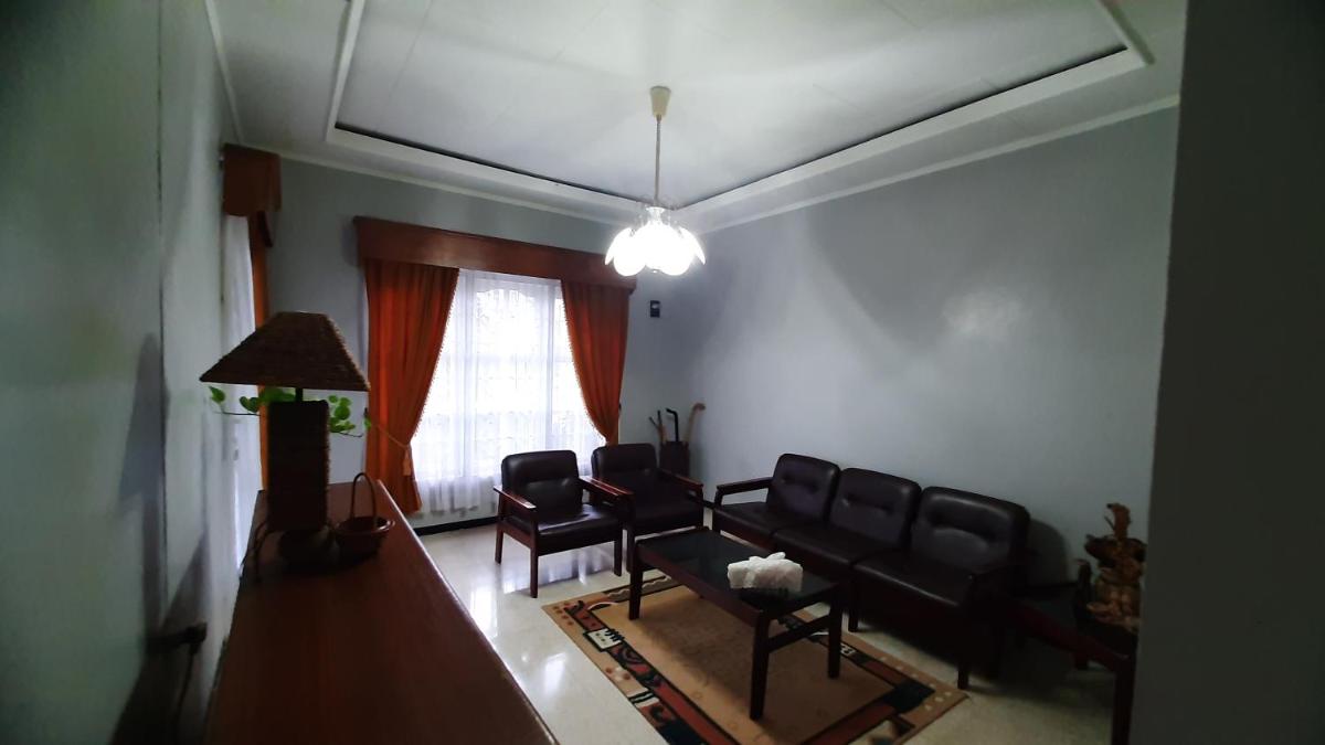 Villa putih pesanggrahan - Housity