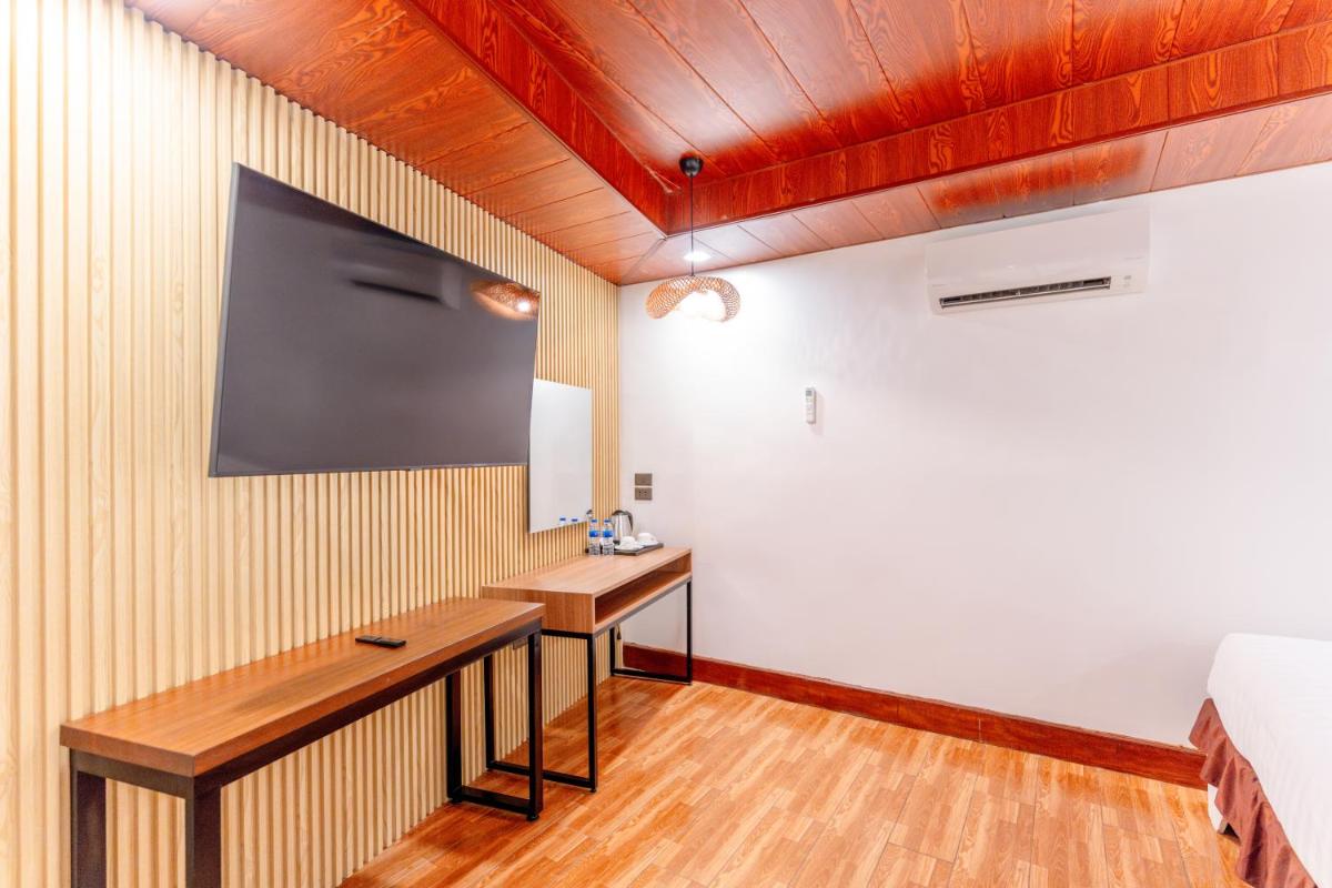 Santiago Cove Hotel and Restaurant - Housity