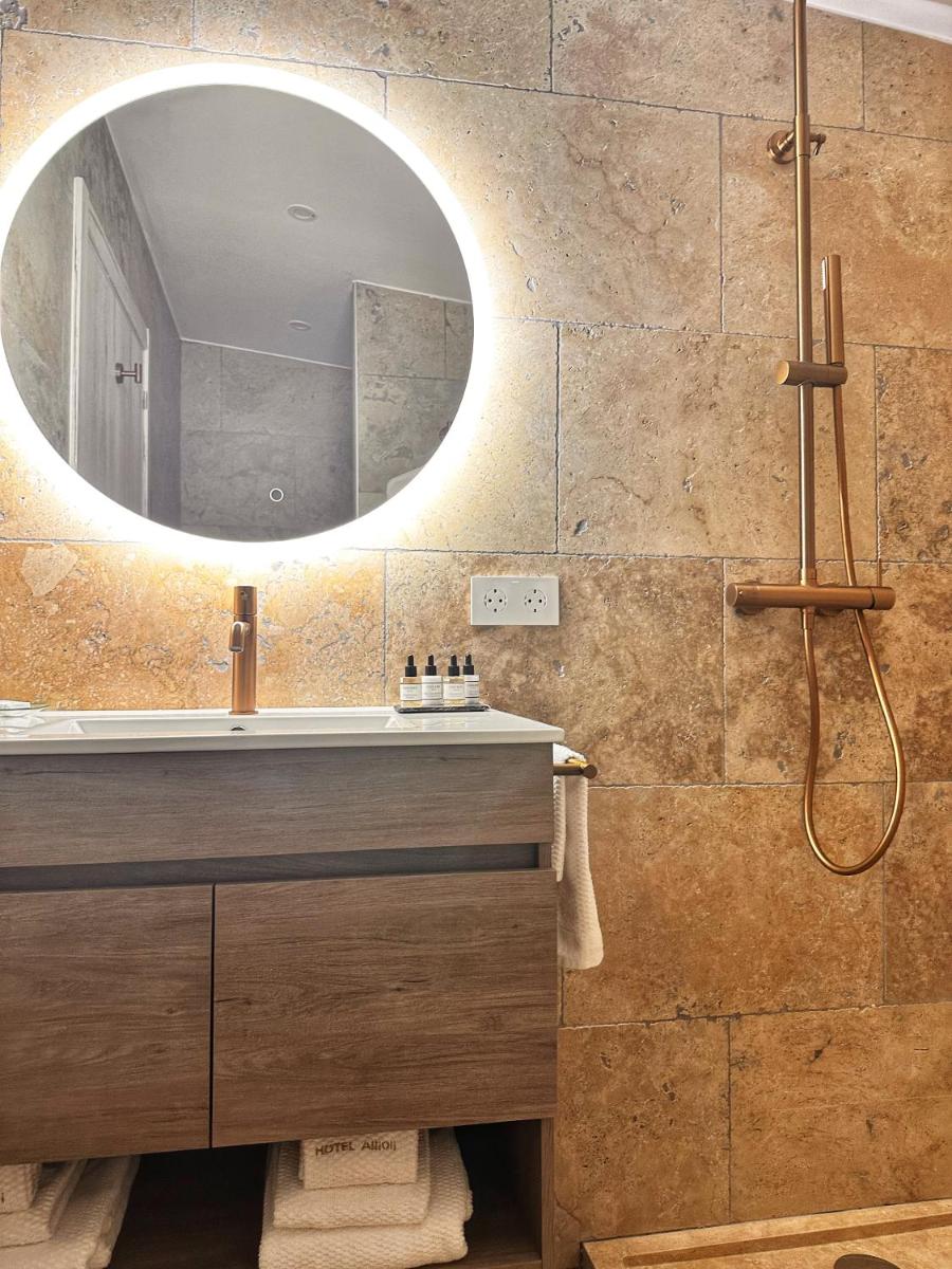 Un baño de Boutique Hotel Comtal Empuries