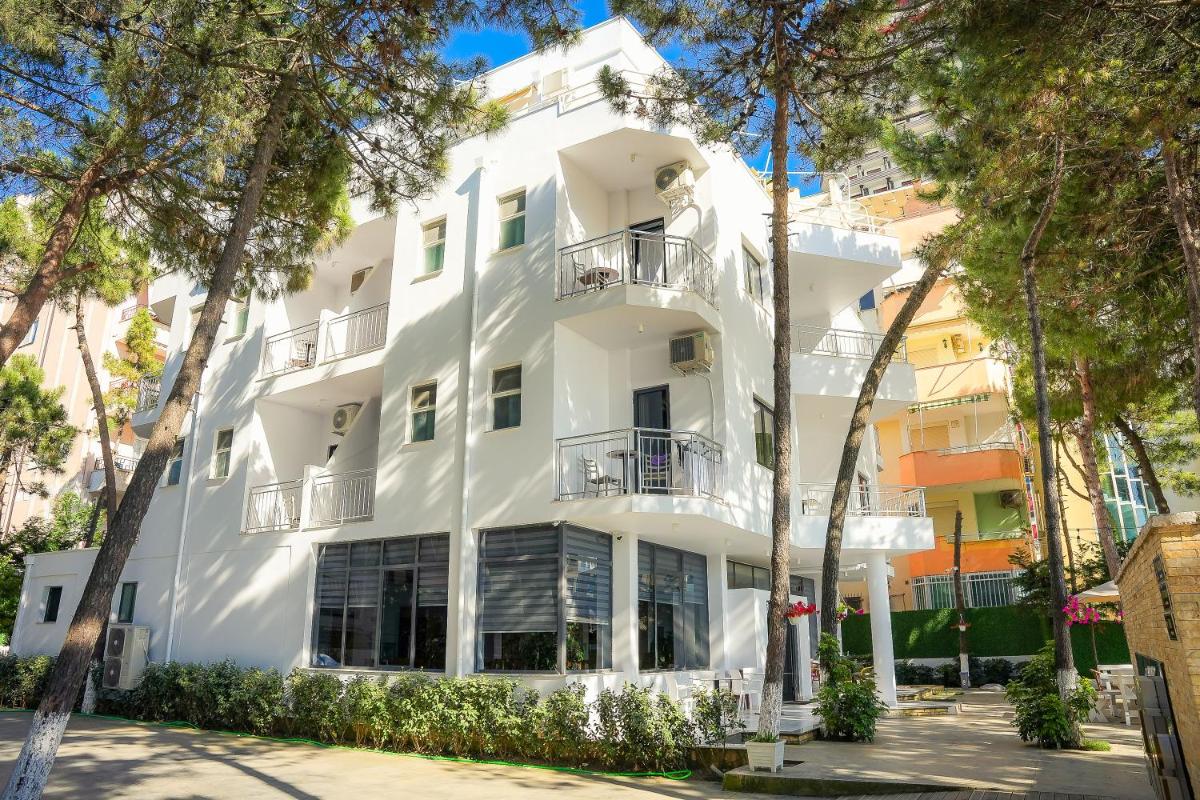 Hotel Andi - Housity